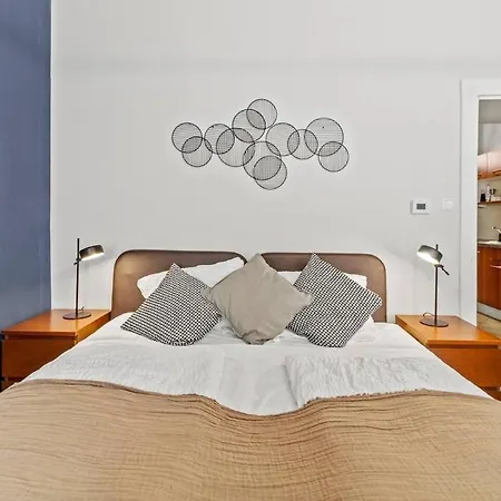 Augarten I 5 Min To Metro I 10 Min To Apartment