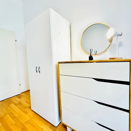 Lovely 2br For 5people, Only 17 Minute Walk To Schoenbrunn Apartament *
