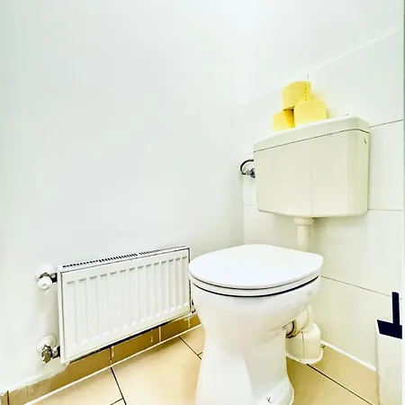 Lovely 2br For 5people, Only 17 Minute Walk To Schoenbrunn Wiedeń