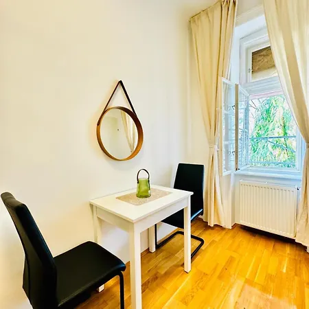 Apartament Lovely 2br For 5people, Only 17 Minute Walk To Schoenbrunn Wiedeń