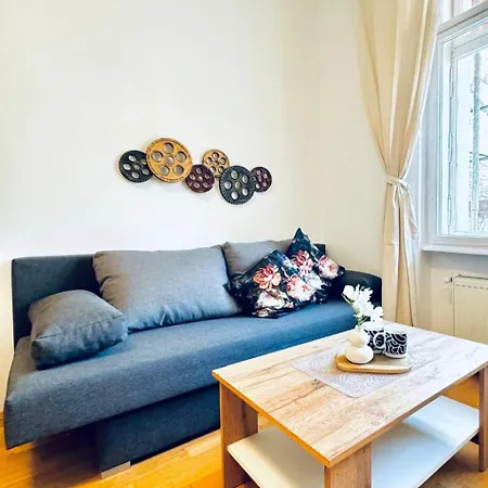 Lovely 2br For 5people, Only 17 Minute Walk To Schoenbrunn Wiedeń