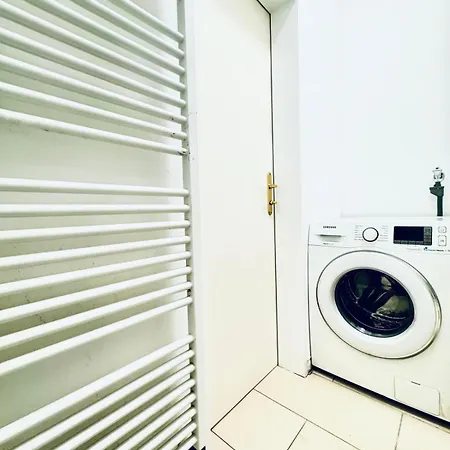 Lovely 2br For 5people, Only 17 Minute Walk To Schoenbrunn