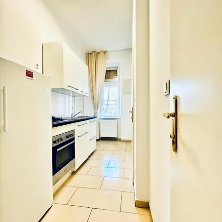 Lovely 2br For 5people, Only 17 Minute Walk To Schoenbrunn Apartament *