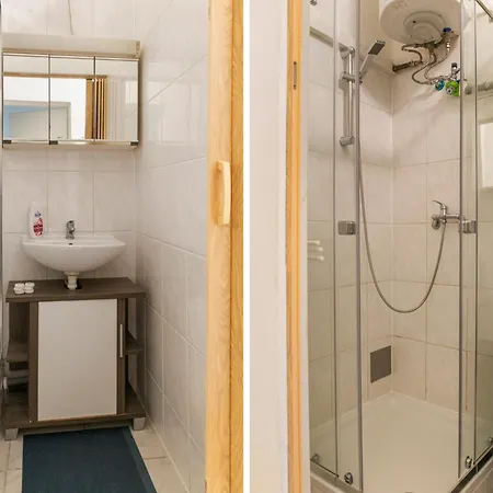Homelike 2br Apt. @millenium Tower/danube River Apartment