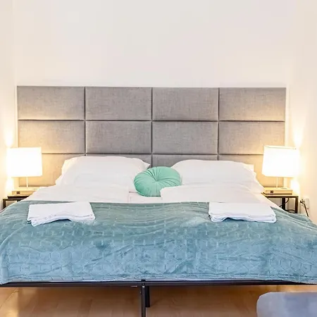 City-linked 2br Near Wiener Stadthalle Apartment