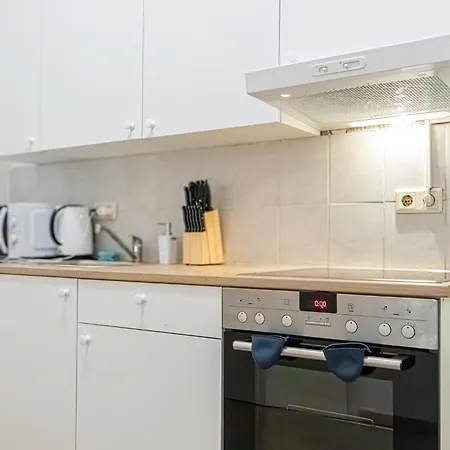City-linked 2br Near Wiener Stadthalle Apartment Vienna
