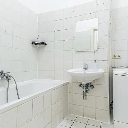 City-linked 2br Near Wiener Stadthalle Apartment *