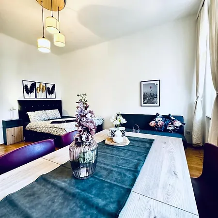 2br For 6 People, Only 17 Minute Walk To Schoenbrunn *