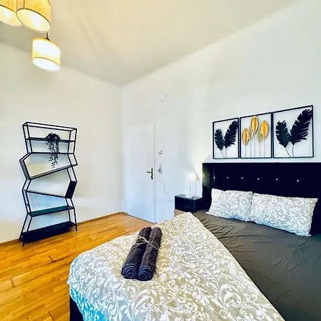 Apartment 2br For 6 People, Only 17 Minute Walk To Schoenbrunn