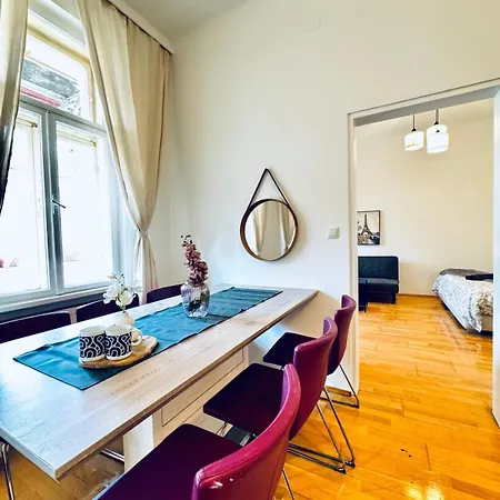 2br For 6 People, Only 17 Minute Walk To Schoenbrunn Apartment *