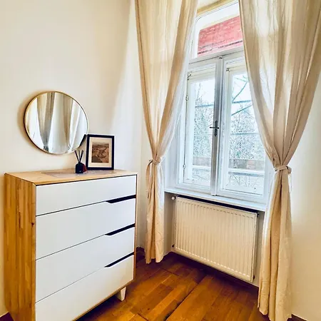 2br For 6 People, Only 17 Minute Walk To Schoenbrunn * Vienna