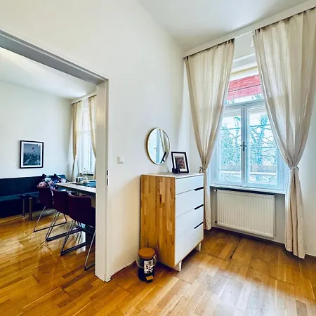 2br For 6 People, Only 17 Minute Walk To Schoenbrunn Vienna