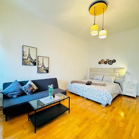 2br For 6 People, Only 17 Minute Walk To Schoenbrunn Apartment