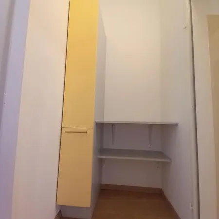 Altbauwohnung Neu Saniert - Fuer Familien Geeignet *