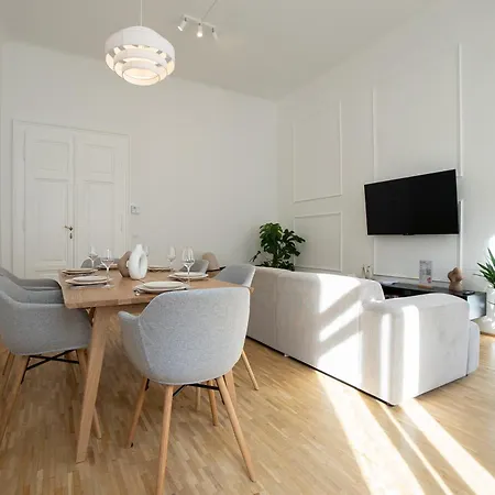 Vibrant 107 M2 Flat In The Center شقة فيينا