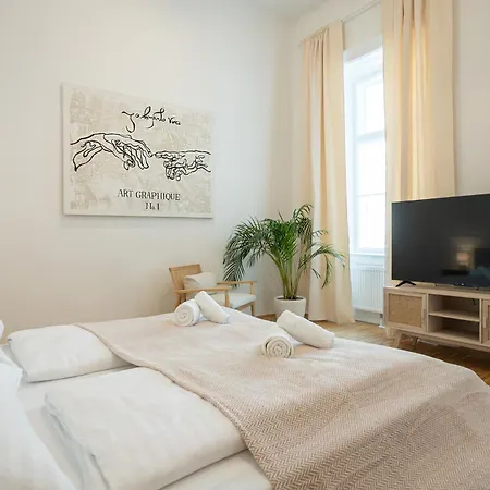 Vibrant 107 M2 Flat In The Center شقة *