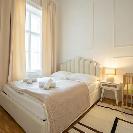 Vibrant 107 M2 Flat In The Center