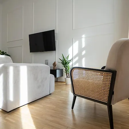 Vibrant 107 M2 Flat In The Center شقة *