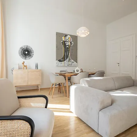 Vibrant 107 M2 Flat In The Center