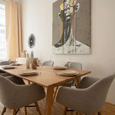 Vibrant 107 M2 Flat In The Center شقة فيينا