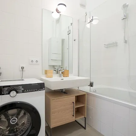 Vibrant 107 M2 Flat In The Center *