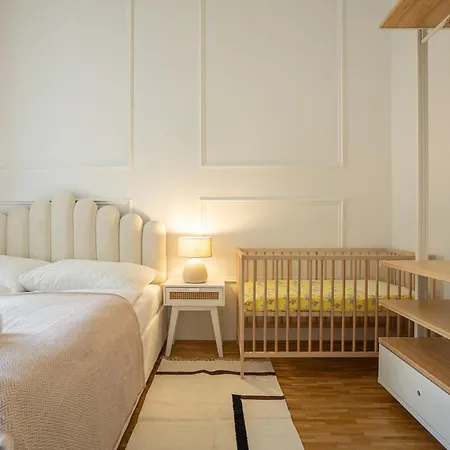 Vibrant 107 M2 Flat In The Center