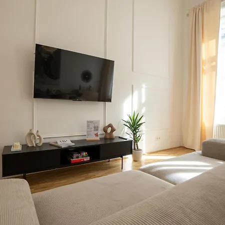 Vibrant 107 M2 Flat In The Center *