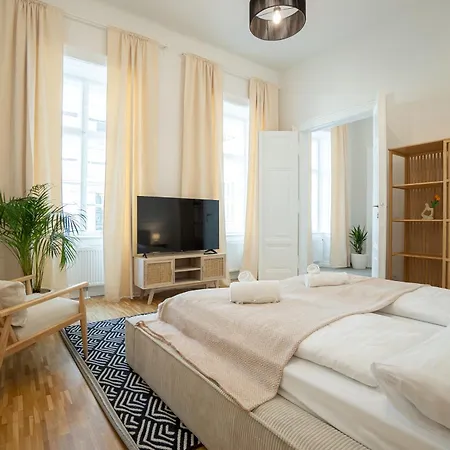 Vibrant 107 M2 Flat In The Center