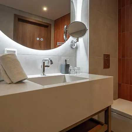 Fortyplusone - Newly Renovated! Wenen