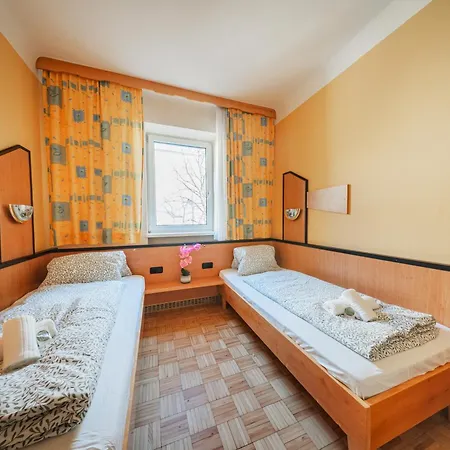 West Business Szálloda