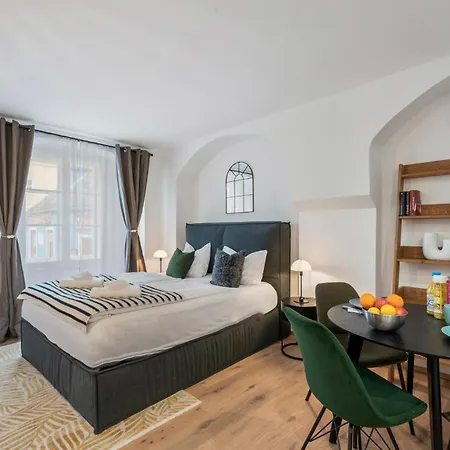Hills Living Aparthotel