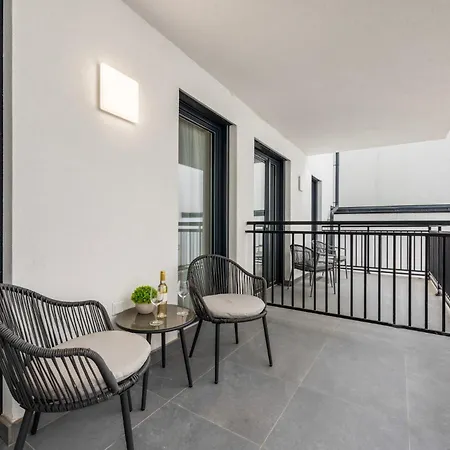Hills Living Aparthotel *