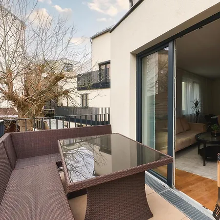 Symphony - Garden, Terrace And Grill