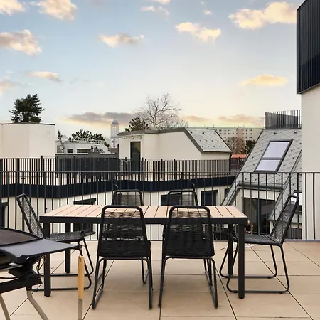 Symphony - Garden, Terrace And Grill *