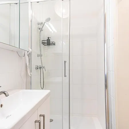Desirable 2br - Prime Location, Ideal For Long *