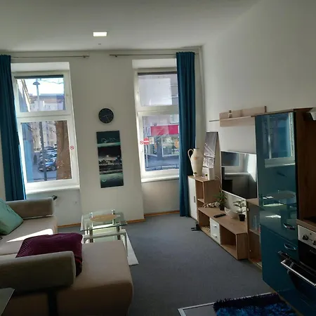 Gutbau Com, Whole 4u, Self-check-in, Top-location, Underground & Shops Under Window, 3-5min Walking To Swimming & Footbal Stadion, Wake-up In Sunshine *