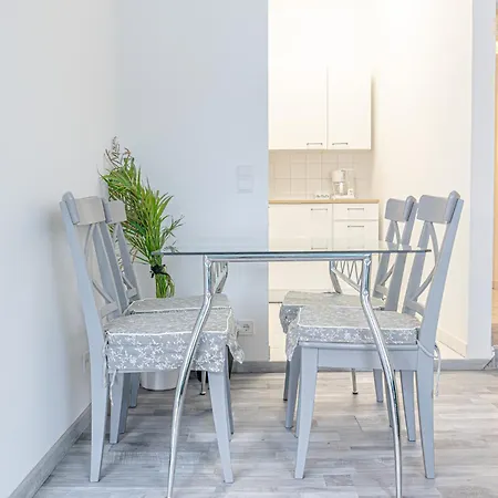 Lovely 2 Bedroom 1 Lr In Heart Of *