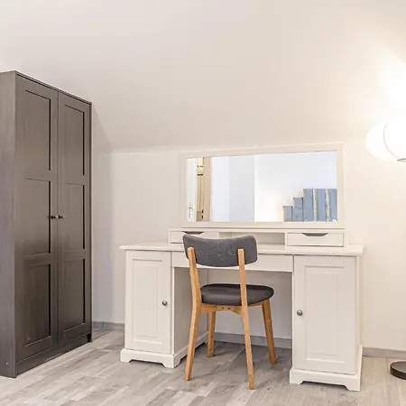 Lovely 2 Bedroom 1 Lr In Heart Of Vienna