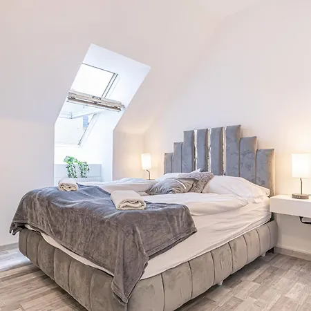 Apartment Lovely 2 Bedroom 1 Lr In Heart Of *