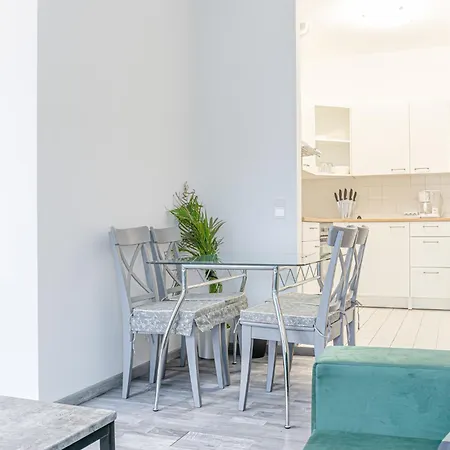 Lovely 2 Bedroom 1 Lr In Heart Of *