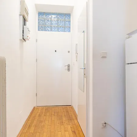 Friendly 2br Near Rennweg & Belvedere Palace Apartment *