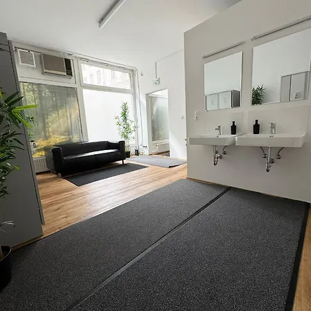 Robin Wood Capsulehotel