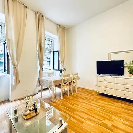 Comfortable Apt, 15 Minutes To Rathausplatz Apartament