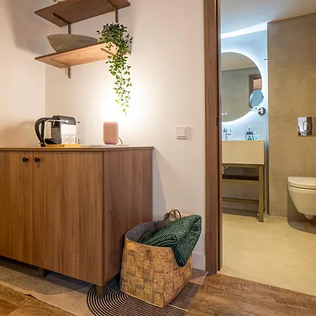 Hotel Fortyplusone - Newly Renovated! 4*