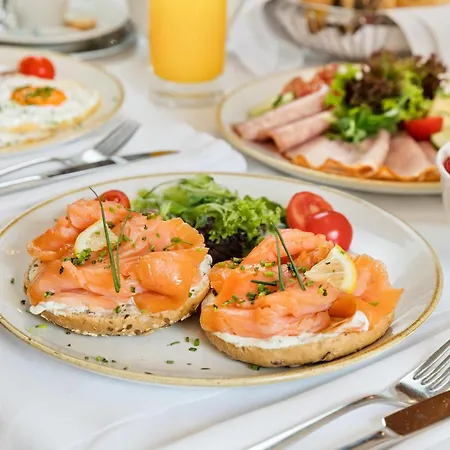 Austria Trend Maximilian Hotel 4*