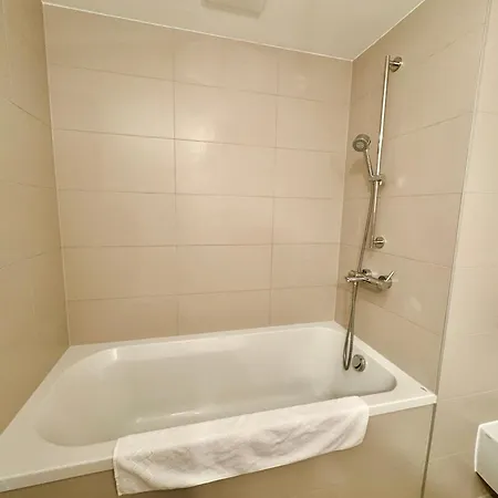 Modern 4 Room-apartment With Free Parking Vienna