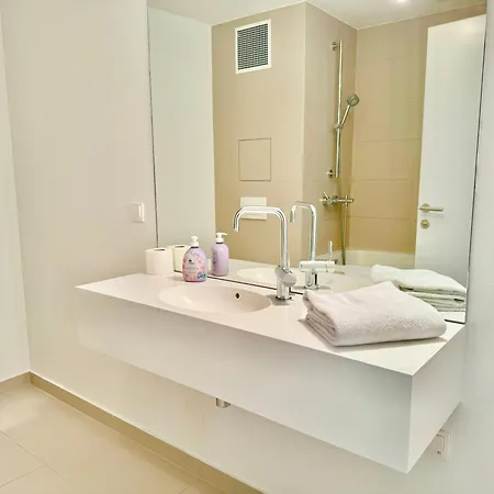 Apartment Modern 4 Room-apartment With Free Parking *