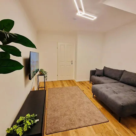 Apartment Cozy Next To Subway Station & Parking *