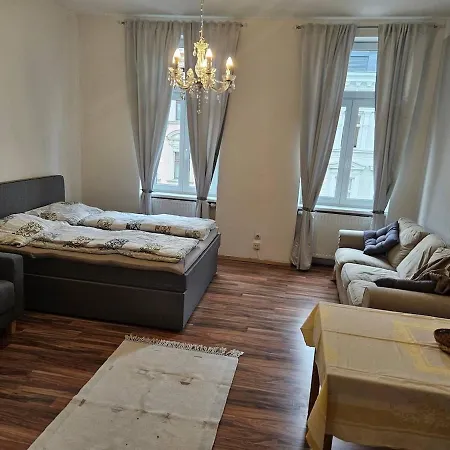 At Westbahnhof I Close To Shopping Street & Metro Apartament *