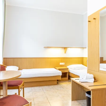 Hotel-pension Fuenfhaus Penzion 3*